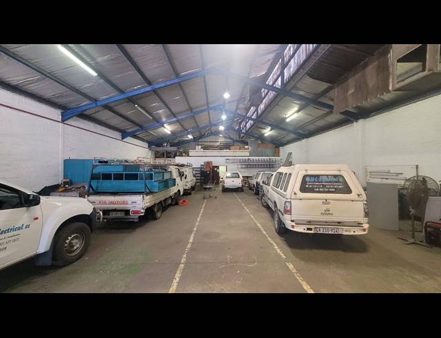 650M² WAREHOUSE TO LET IN ATLANTIS CENTRAL